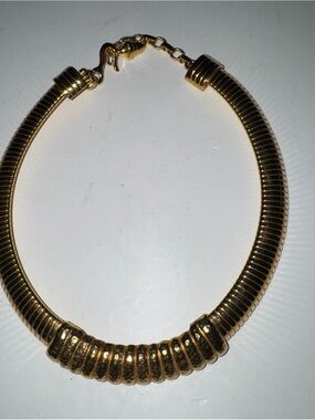 Gay Boyar Elegant Gold-Tone Ribbed Collar Necklace